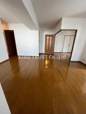 ユニアルス扇町公園の居間・リビング|ゆったりとしたリビングです