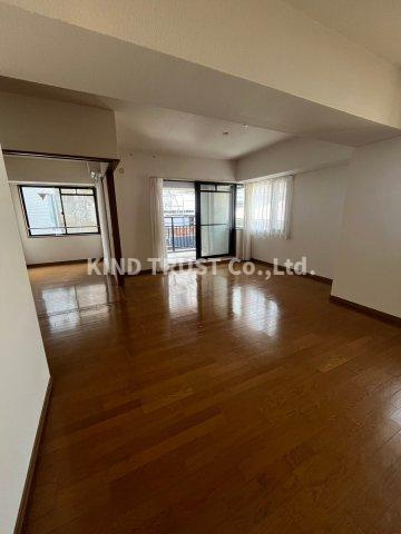 ユニアルス扇町公園の居間・リビング|おしゃれな居間です