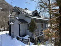 【北杜市高根町東井出】せせらぎの里のある山小屋の画像