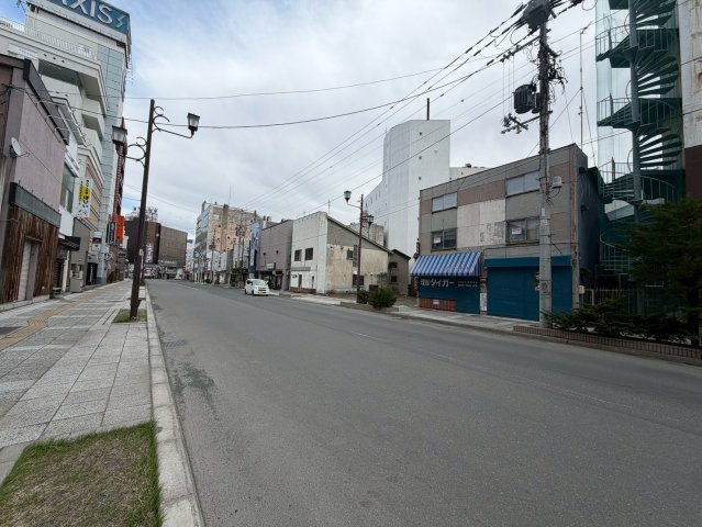 【前面道路含む現地写真】 | 北見市北６条中古住宅