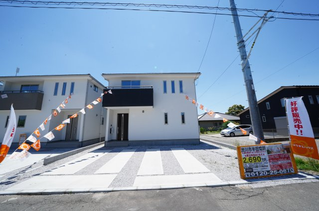 新築　渋川市半田13期　1号棟の駐車場|現地写真　駐車スペースは建物北側に並列2台分可能です！
