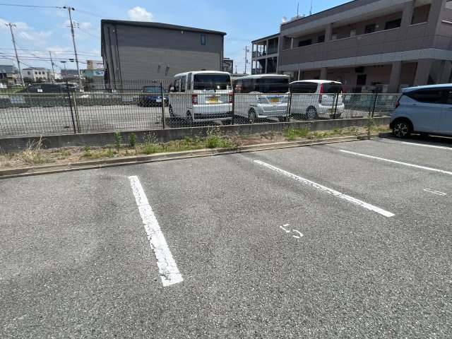 メルベーユコートの駐車場