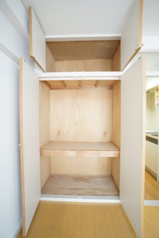 スイートキャッスル市川の収納|洋室収納♪