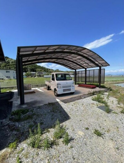 近江八幡市白王町の倉庫の駐車場