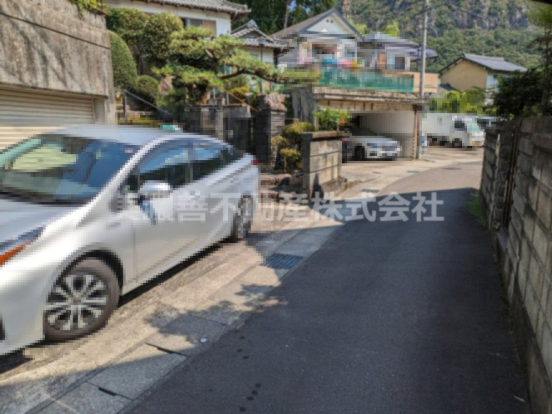 ６２７７０　岐阜市長森岩戸中古戸建ての前面道路含む現地写真