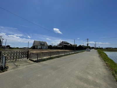 【前面道路含む現地写真】 | 加須市戸崎 売地 ５区画（区画④） | 道路部分の幅員は６ｍになります。