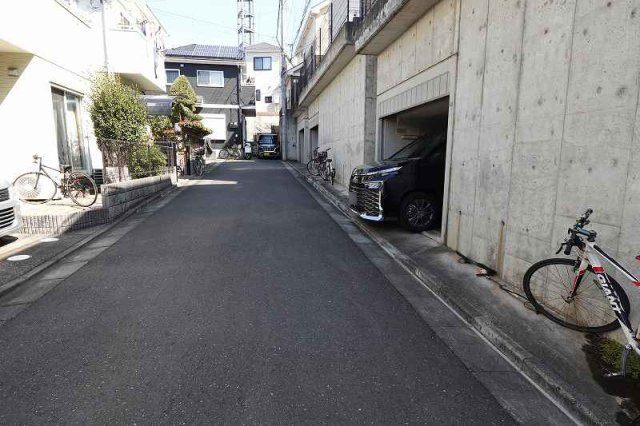 【前面道路含む現地写真】 | 朝霞市根岸台3丁目　中古一戸建住宅(朝霞店） | 2024年3月撮影