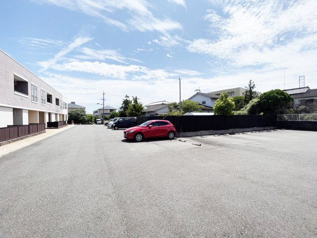 CADEL南昭和の駐車場