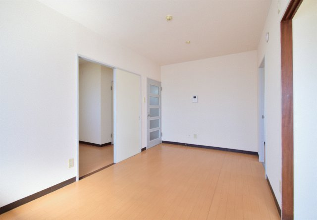 姫路市飾磨区野田町の賃貸マンションの居間・リビング