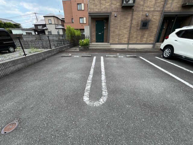 リナコートの駐車場