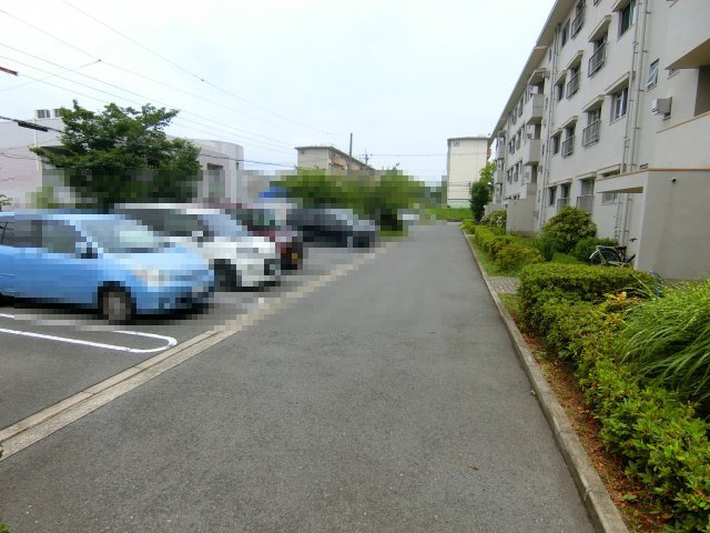 金剛第二住宅145棟の駐車場