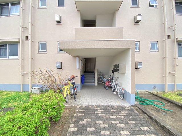 金剛第二住宅145棟のエントランス