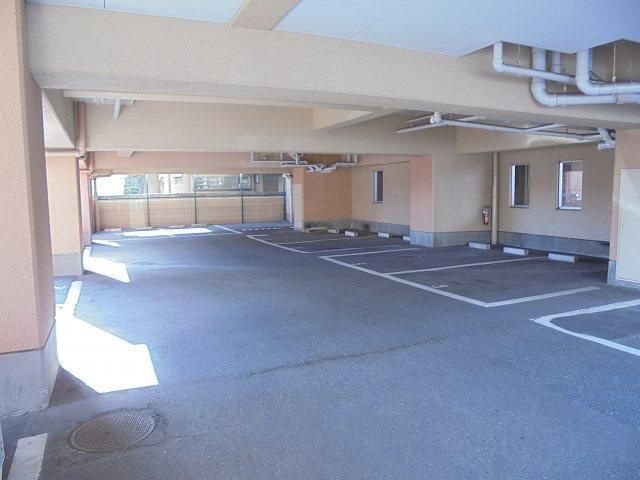 姫路市佃町の賃貸マンションの駐車場
