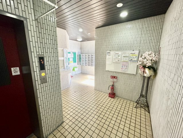 シャンボール荒町のエントランス