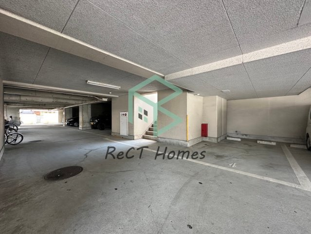 姫路市栗山町の賃貸マンションの駐車場