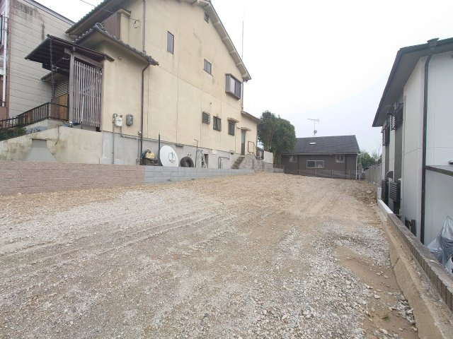 閑静な住宅地☆敷地約５０坪☆整形地☆前道広めの６ｍ☆建築条件なし売土地☆伏見区深草大亀谷岩山町の外観|現況 更地(令和６年４月撮影)