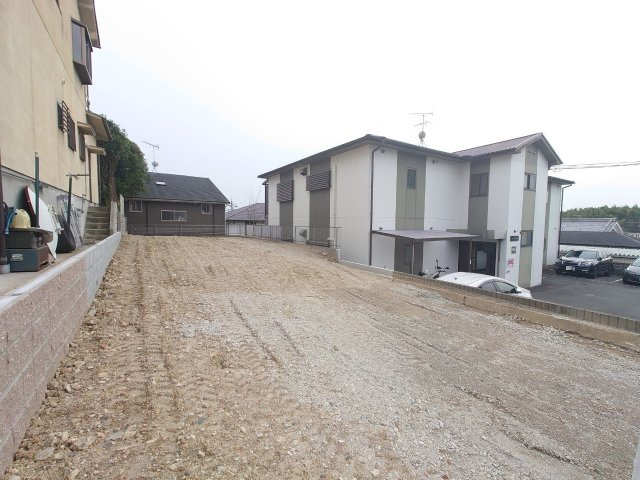 閑静な住宅地☆敷地約５０坪☆整形地☆前道広めの６ｍ☆建築条件なし売土地☆伏見区深草大亀谷岩山町の外観|現況 更地(令和６年４月撮影)