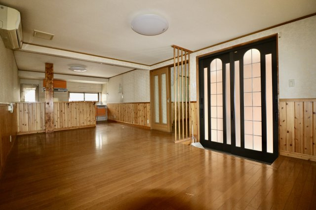 足利市西砂原後町の中古一戸建の居間・リビング