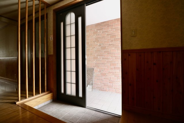 足利市西砂原後町の中古一戸建の玄関