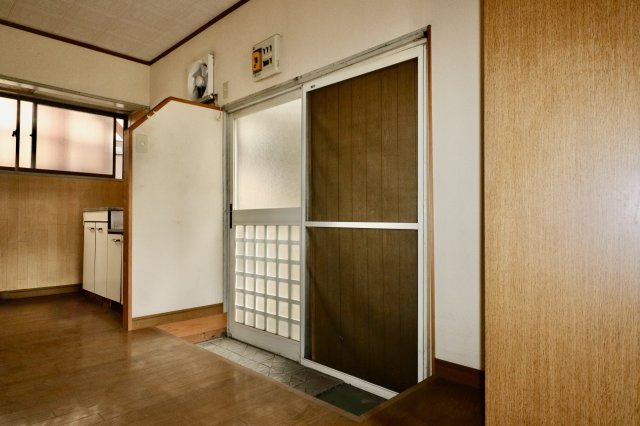 足利市西砂原後町の中古一戸建の玄関