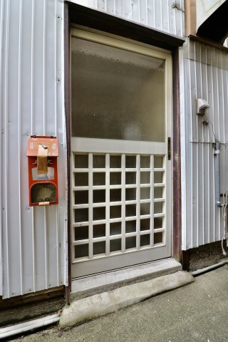 足利市西砂原後町の中古一戸建の玄関
