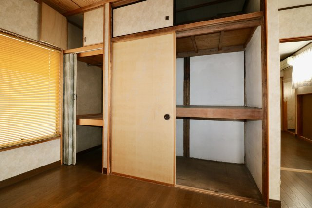 足利市西砂原後町の中古一戸建の収納