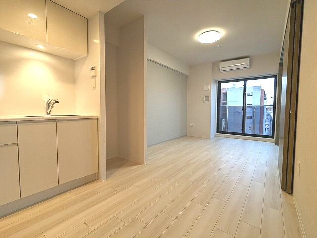 ONE ROOF RESIDENCE上野御徒町の居間・リビング|エアコン3台付、インターネット無料