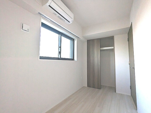 ONE ROOF RESIDENCE上野御徒町の内装|4帖洋室、エアコン3台付、インターネット無料