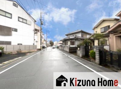 【前面道路含む現地写真】 | 城陽市市辺小梨間　注文住宅　建築条件なしの土地 | 前道幅員は約7ｍあるので、駐車が苦手な方でも安心して停められます。