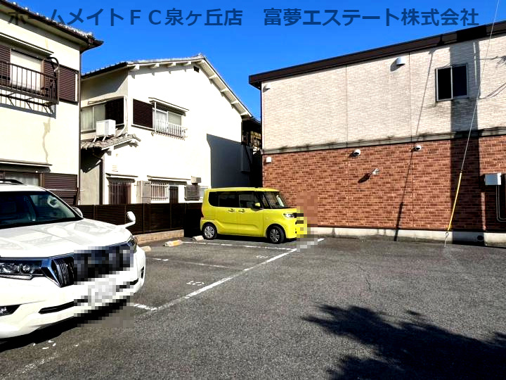 グランソレイユB棟の駐車場