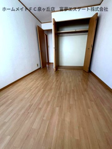 グランソレイユB棟の洋室