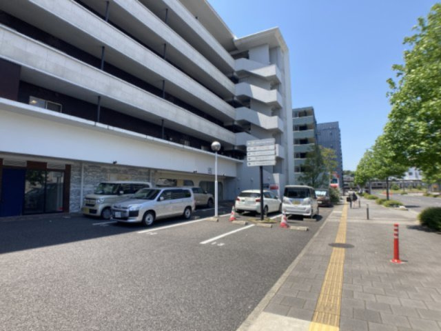 ヤシマ半田駅前ビルの駐車場