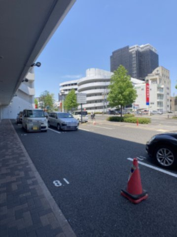 ヤシマ半田駅前ビルの駐車場