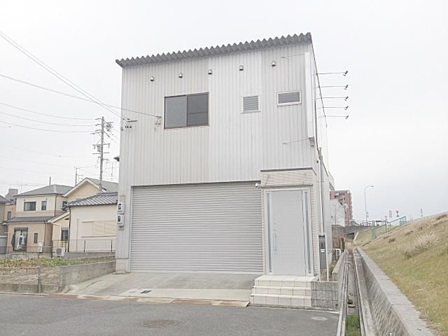 長須賀倉庫付事務所の外観
