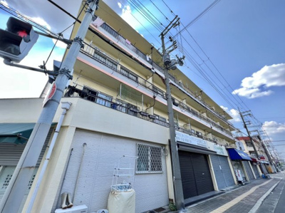 【外観】 | 上田マンション | クリーム色の外観です