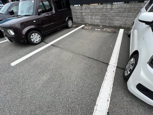 アバンセ７０の駐車場