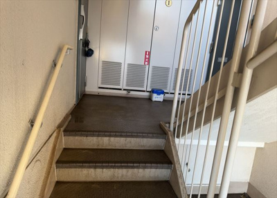 【その他共用部分】 | 小山田桜台団地 | 共用部分は、一棟の建物に住む区分所有者全員が共同で所有するとし、共用部分の管理、補修などは、区分所有者で形成される管理組合が行います。個人の判断で勝手に変更することはできませんので覚えておきましょう。