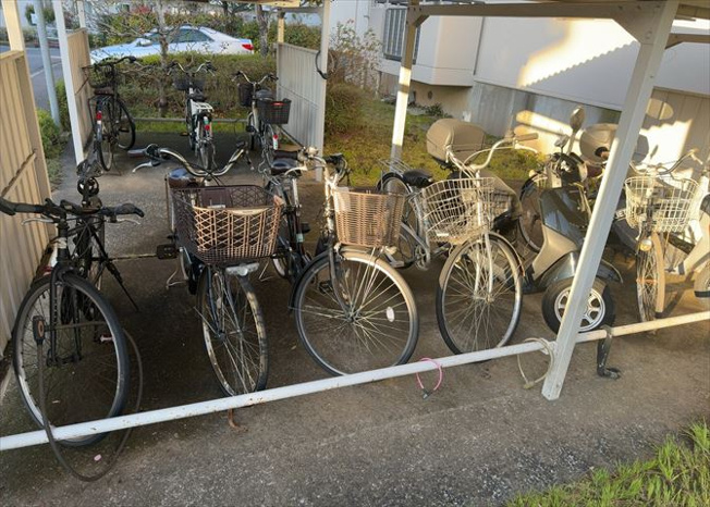 【駐輪場】 | 小山田桜台団地 | マンションの駐輪場は、事前に空きがあるか確認を取ると安心です。せっかく入居したのに駐輪スペースがない！なんてことになったら大変ですよね。そこで、内見時や購入前にはまず事前に確認しておくと良いでしょう。