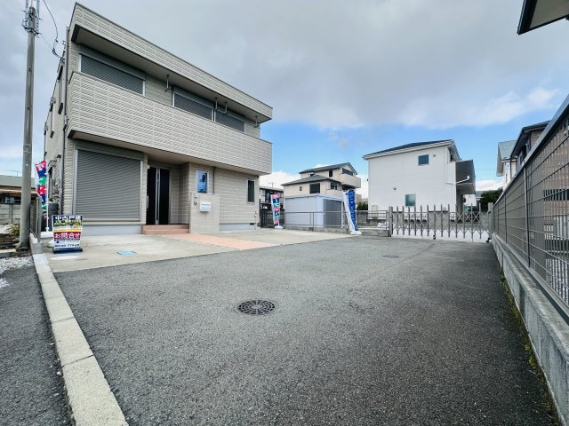 平塚市南原　ヘーベルハウスの大型注文住宅の駐車場