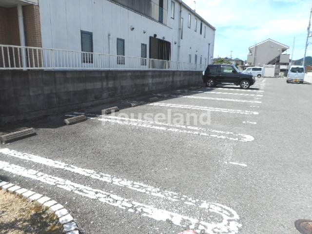 プランドールの駐車場