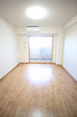 【居間・リビング】 | プロシード弁天町 | ゆったり過ごせるリビングです