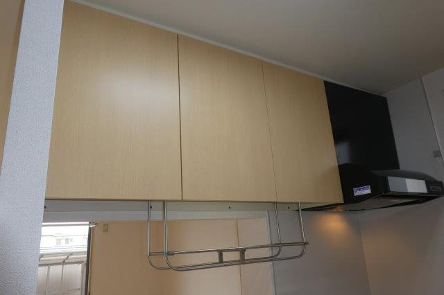 メゾン・エクランタンＥのキッチン|キッチン上収納