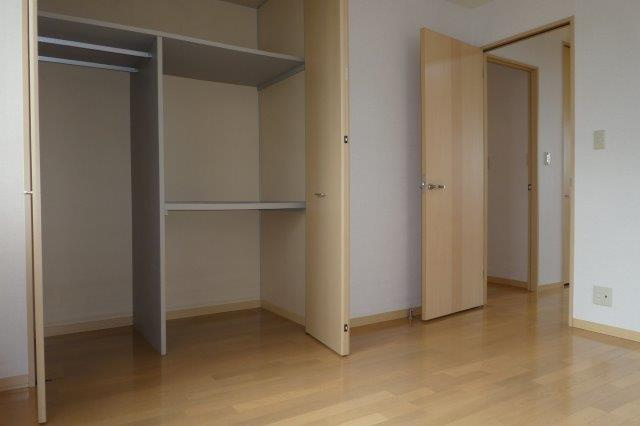 メゾン・エクランタンＥの収納|洋室