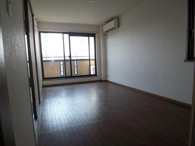 シャルマン岩屋の居間・リビング