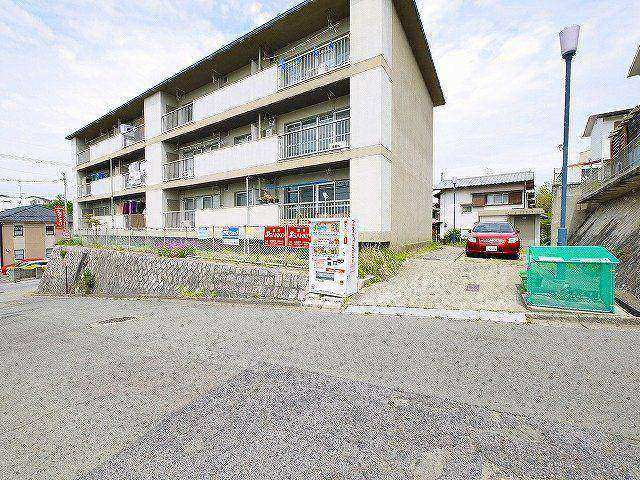 さいきハイツの周辺|敷地内ゴミ置き場もあります