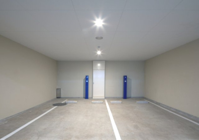 【駐車場】 | セルアージュ町田中町 | 平置駐車場です。電気自動車の充電器を備えています。