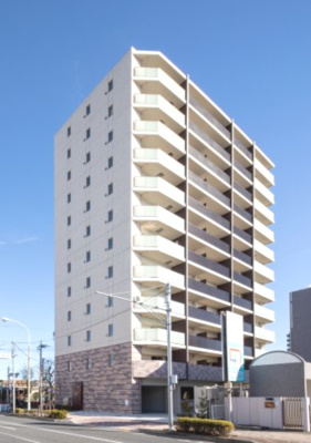 【外観】 | セルアージュ町田中町 | 暖色系の重厚感ある色彩とモダンなシルエットで存在感を放ちます。