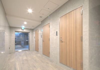 【その他共用部分】 | セルアージュ町田中町 | ワークスペース入口から駐車場へ抜ける廊下です。