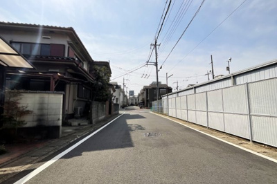【前面道路含む現地写真】 | 宇治市五ケ庄西川原　中古戸建 | 《西側前道》こちらも6ｍの前道でゆったりした広さです。
