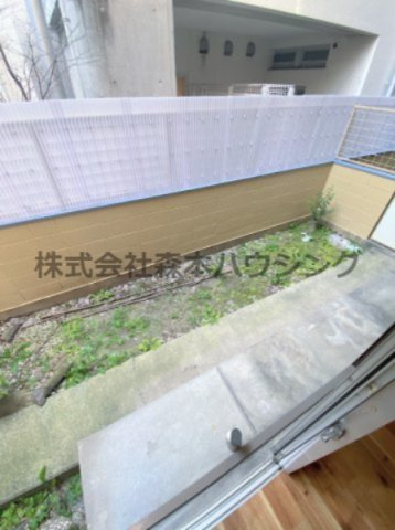 【バルコニー】 | 　第三東ビル | テラススペースです